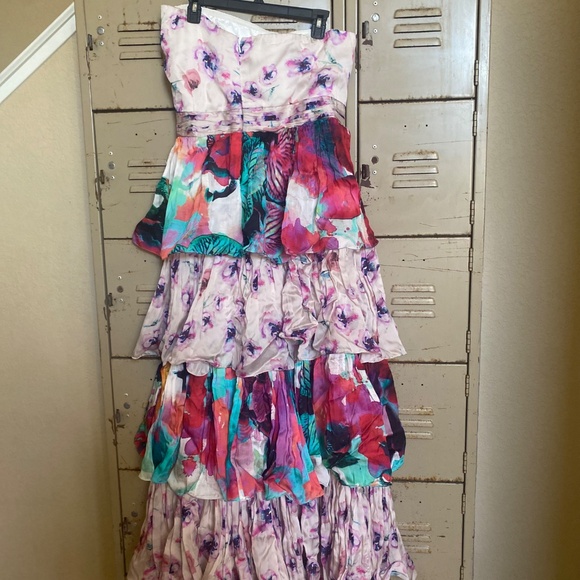 Stunning Nidhi Yasha formal by Anthro - Picture 4 of 8